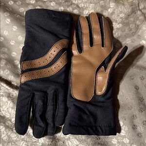 Isotoner Women's Black and Tan Gloves